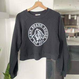 Camp Brand Goods Cropped hoodie